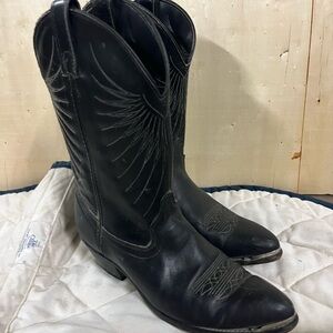 Women’s size 9 Laredo cowboy boots